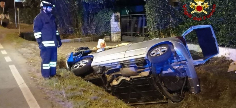 Tragico incidente nella notte: perde il controllo dell'auto che finisce in un canale di scolo, morto un 79enne a Montebelluna